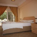 Royal Residences Hotel *