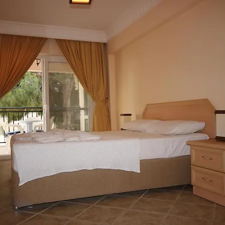 Royal Residences מלון *