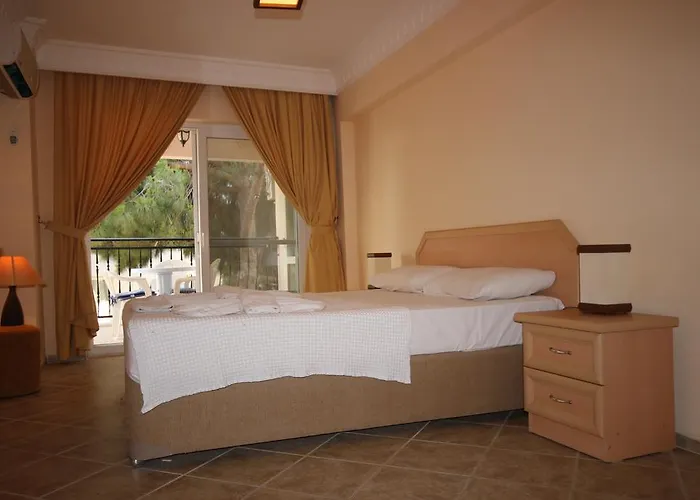 Royal Residences Hotel *